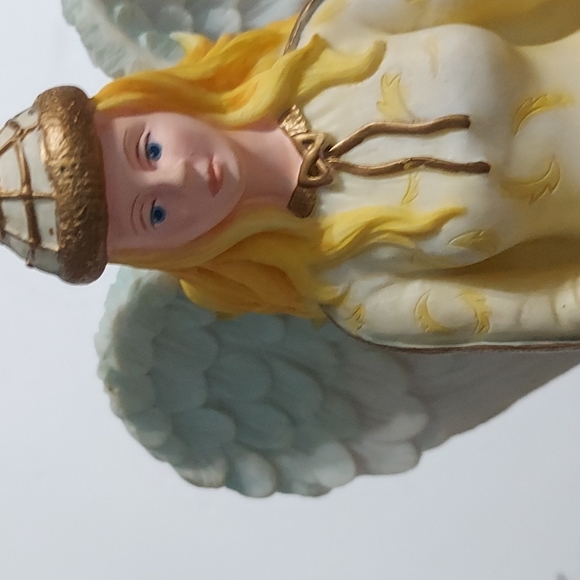 Angel's Touch Figurine by Seymour Mann,Multicolor,8 1/2 in.Hx5 1/4inW.has weight - Picture 4 of 9